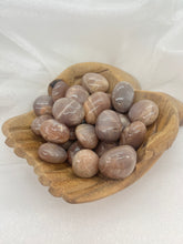Load image into Gallery viewer, Sunstone tumble stones