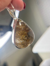 Load image into Gallery viewer, Secret Garden Quartz pendant