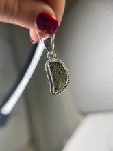 Load image into Gallery viewer, Moldavite pendant