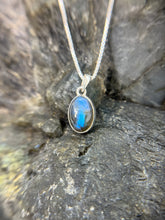 Load image into Gallery viewer, Labradorite pendant