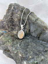 Load image into Gallery viewer, Moonstone pendant