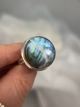 Load and play video in Gallery viewer, Labradorite ring