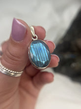 Load and play video in Gallery viewer, Faceted Labradorite pendant
