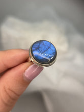 Load and play video in Gallery viewer, Labradorite ring