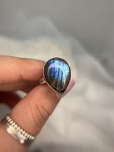 Load and play video in Gallery viewer, Labradorite ring