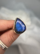 Load and play video in Gallery viewer, Labradorite ring
