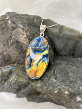 Load image into Gallery viewer, Labradorite pendant
