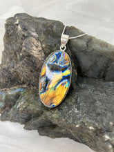 Load image into Gallery viewer, Labradorite pendant
