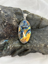 Load image into Gallery viewer, Labradorite pendant
