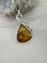 Load image into Gallery viewer, Dendritic Quartz pendant
