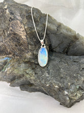 Load image into Gallery viewer, Moonstone pendant
