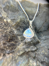 Load image into Gallery viewer, Moonstone pendant
