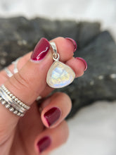 Load image into Gallery viewer, Moonstone pendant
