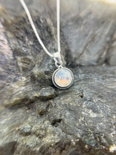 Load image into Gallery viewer, Moonstone pendant
