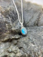 Load image into Gallery viewer, Labradorite pendant
