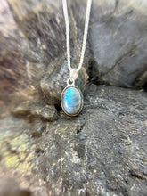 Load image into Gallery viewer, Labradorite pendant
