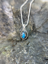 Load image into Gallery viewer, Labradorite pendant
