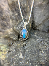 Load image into Gallery viewer, Labradorite pendant
