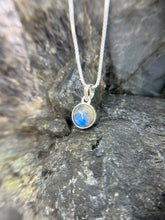 Load image into Gallery viewer, Labradorite pendant
