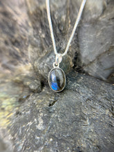 Load image into Gallery viewer, Labradorite pendant
