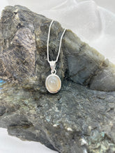 Load image into Gallery viewer, Moonstone pendant
