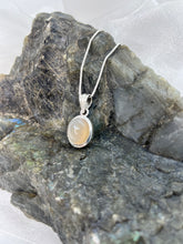 Load image into Gallery viewer, Moonstone pendant
