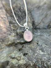 Load image into Gallery viewer, Rose Quartz pendant
