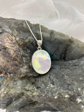 Load image into Gallery viewer, Mother of Pearl pendant
