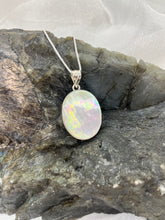 Load image into Gallery viewer, Mother of Pearl pendant
