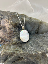 Load image into Gallery viewer, Mother of Pearl pendant
