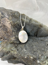 Load image into Gallery viewer, Mother of Pearl pendant
