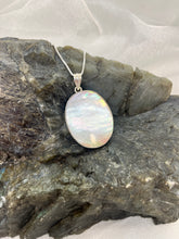 Load image into Gallery viewer, Mother of Pearl pendant
