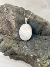 Load image into Gallery viewer, Mother of Pearl pendant
