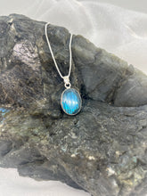 Load image into Gallery viewer, Faceted Labradorite pendant
