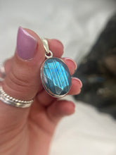 Load image into Gallery viewer, Faceted Labradorite pendant
