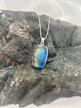 Load image into Gallery viewer, Faceted Labradorite pendant
