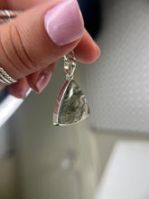 Load image into Gallery viewer, Moss Agate pendant
