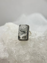 Load image into Gallery viewer, Secret Garden Quartz ring
