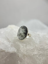 Load image into Gallery viewer, Secret Garden Quartz ring
