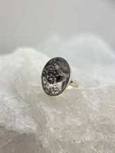 Load image into Gallery viewer, Secret Garden Quartz ring
