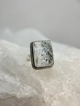 Load image into Gallery viewer, Secret Garden Quartz ring
