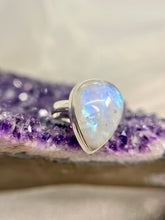 Load image into Gallery viewer, Moonstone ring
