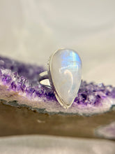 Load image into Gallery viewer, Moonstone ring
