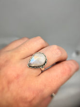 Load image into Gallery viewer, Moonstone ring
