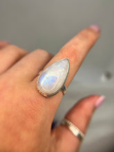 Load image into Gallery viewer, Moonstone ring
